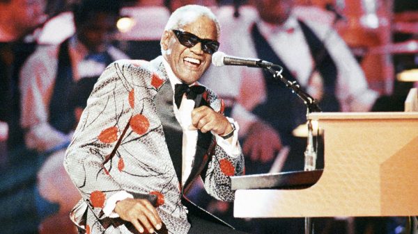 Ray Charles, al "Ray Charles: 50 Years in Music, uh-huh," in Pasadena, California ( 20/09/1991) - Photo Credits: AP Photo/dailysabah.com