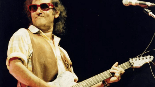 Ivan Graziani con la sua chitarra