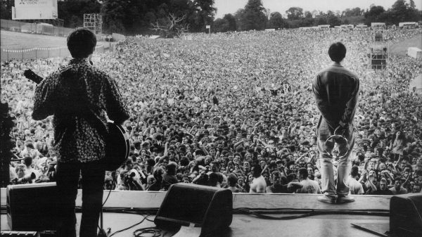 Gli Oasis a Knebworth Park, 1996 - Photo Credits: thesun.co.uk