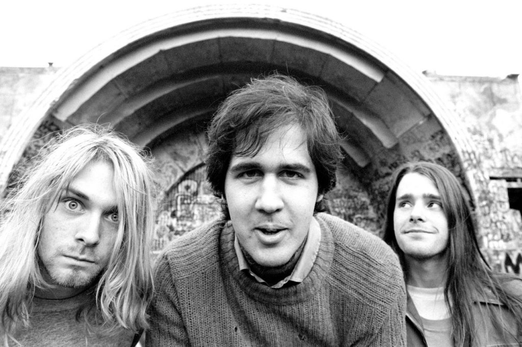 I Nirvana nel 1989 (Krist Novoselic, Kurt Cobain e Chad Channing) - Photo Credits: Michael Lavine/ medium.com