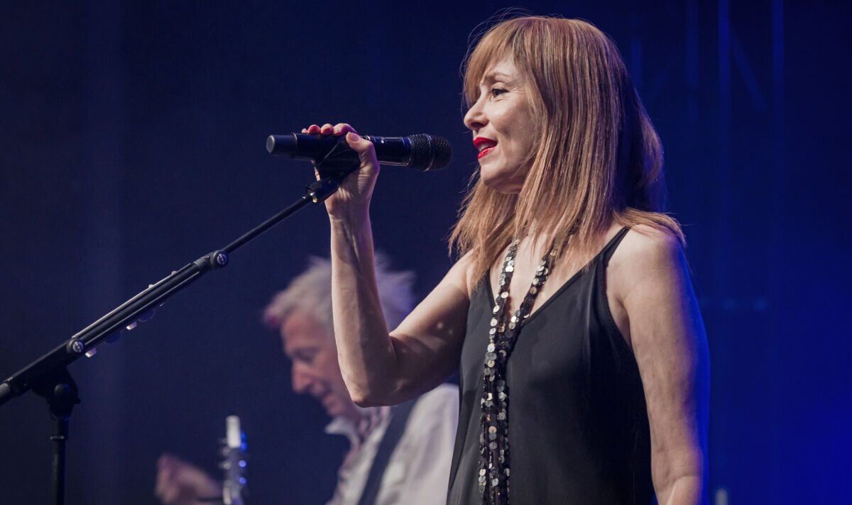 La cantante americana Suzanne Vega sul palco