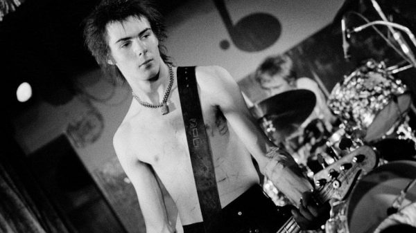 Il bassista Sid Vicious