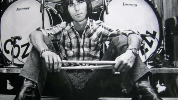 Il batterista inglese Cozy Powell